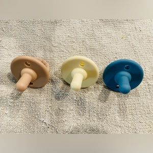 Itzy Ritzy Set of 3 Pacifiers